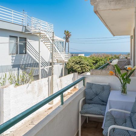 Casa Vacanza a due passi dal mare e dalla Poesia Torre dell'Orso Esterno foto