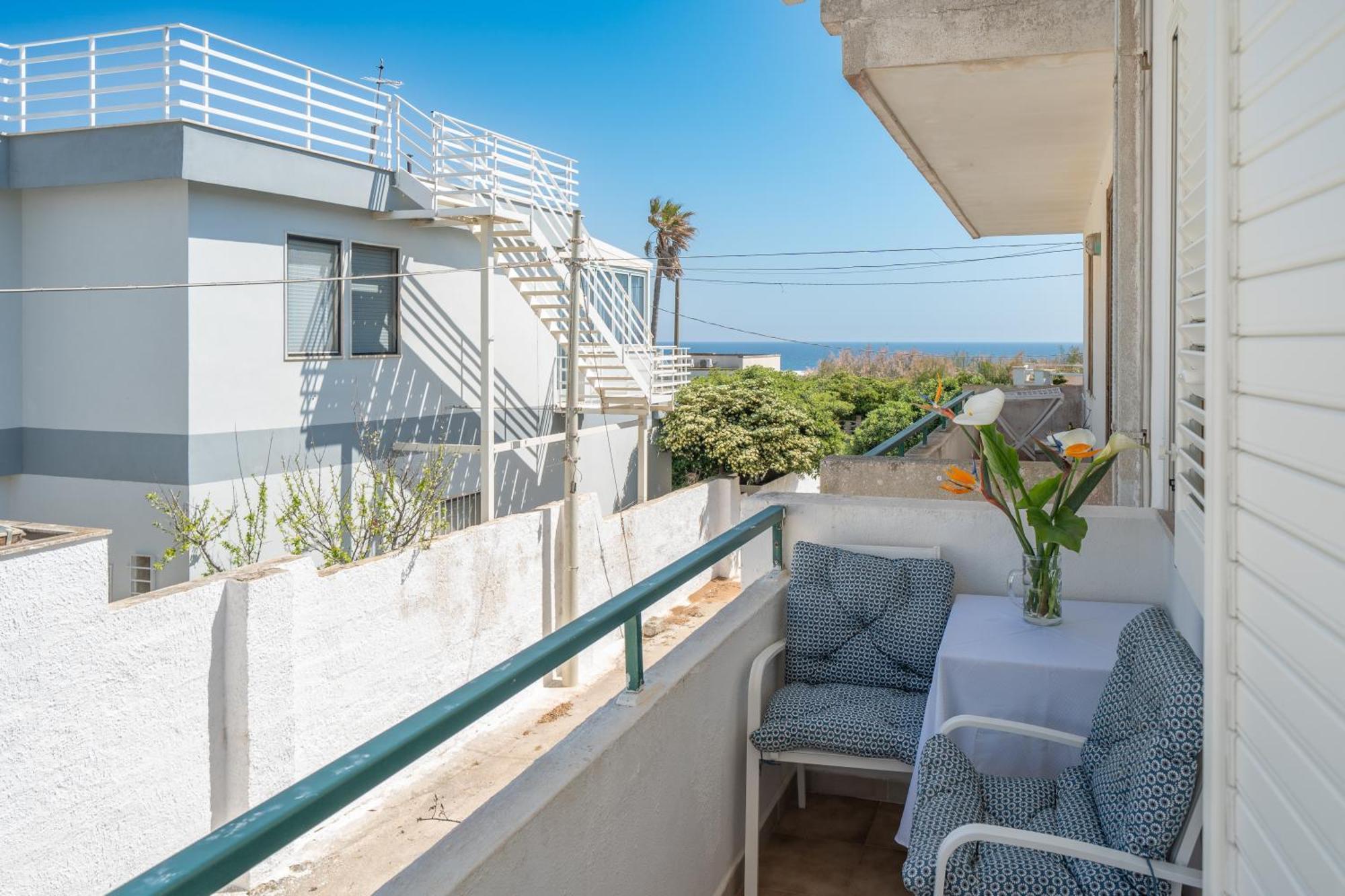 Casa Vacanza a due passi dal mare e dalla Poesia Torre dell'Orso Esterno foto